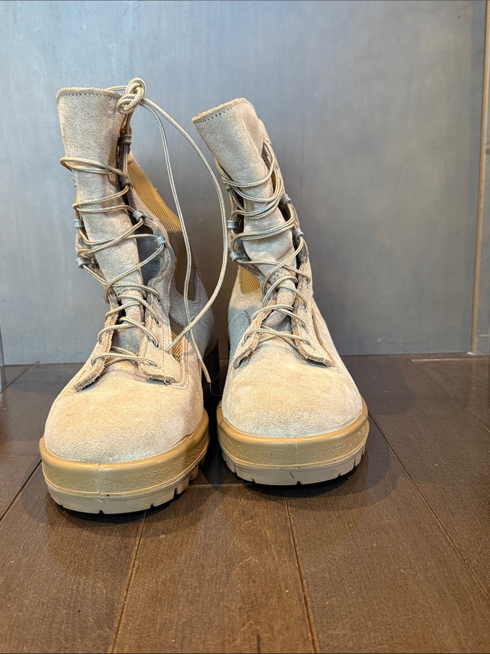 Men’s Lace-Up Tactical Boots in Light Beige